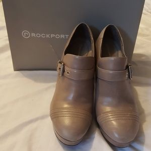 Rockport booties size 8 1/2 gently worn.